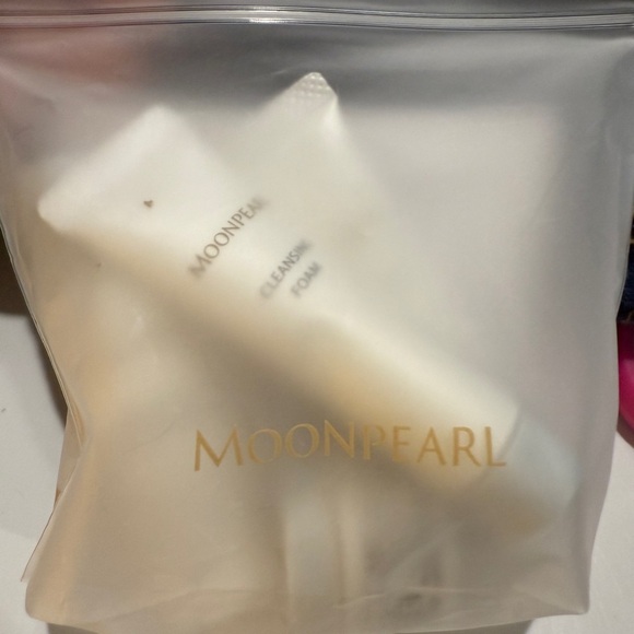 Moonpearl Japan Skincare Sample Product Kit 4 items inside - Picture 1 of 2